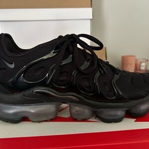 Nike Air VaporMax Plus in Black and Anthracite